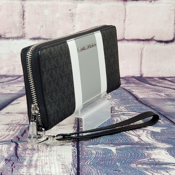 ⚠️LAST 1⚠Michael Kors Jet Set Continental Wristlet - Picture 2 of 5